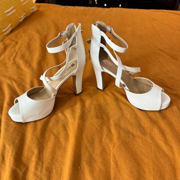 White Formal Heels size 9.5 - Picture 3 of 5